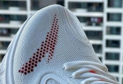 安踏最新跑鞋爆料图片,科技升级，领跑未来运动风尚”